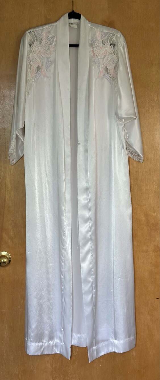 Natori Vintage White Satin Long Robe with Floral Lace Detail - Petite